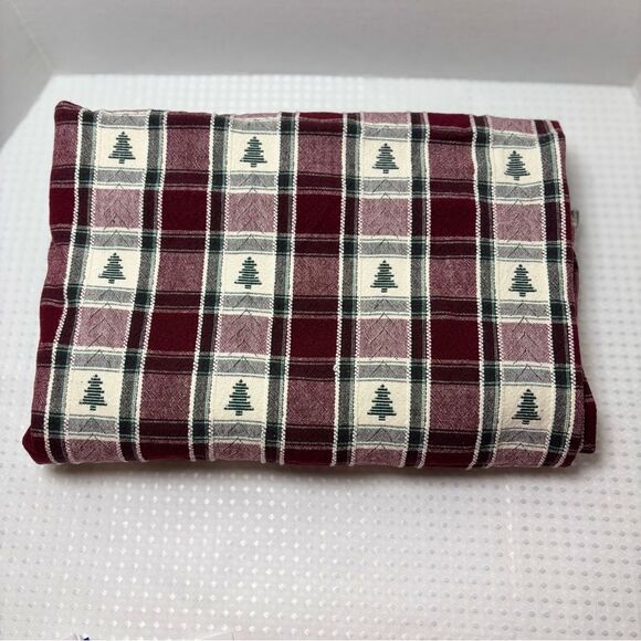 Foreston Trends Red Green White Christmas Tree Holiday Cotton Tablecloth - Picture 2 of 4